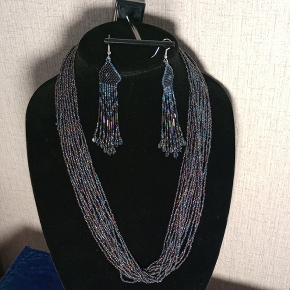 Multi-strand Iridescent Seed Bead Necklace And Matching Fringe Earrings - Picture 3 of 17